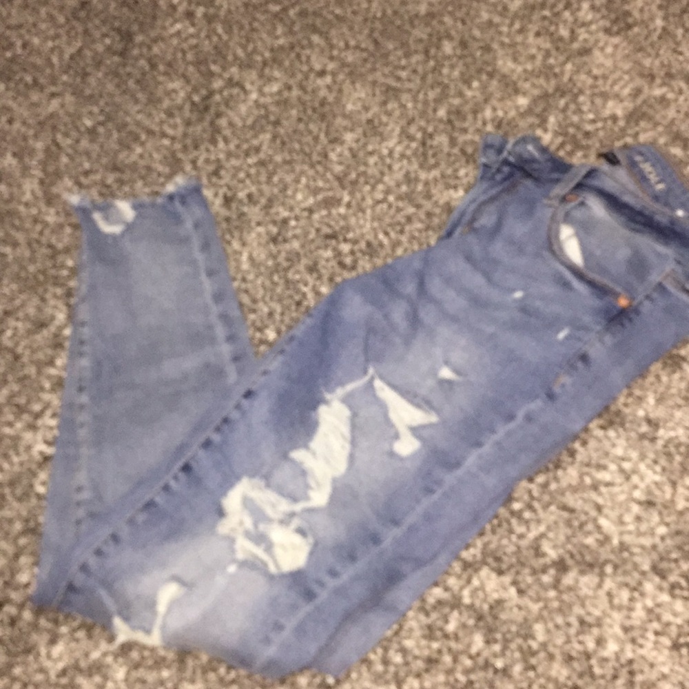 American Eagle Cropped Ripped Jeans